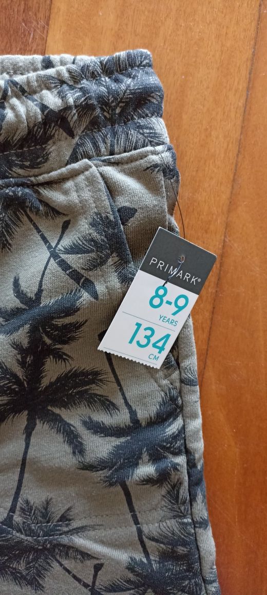 Calções novos com etiqueta da Primark tamanho 8-9 só 4€