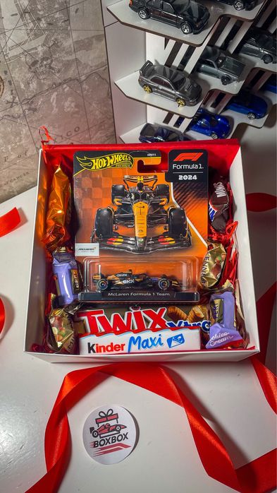 Подарунковий набір BOXBOX | Bburago F1 McLaren MCL38 Lando Norris