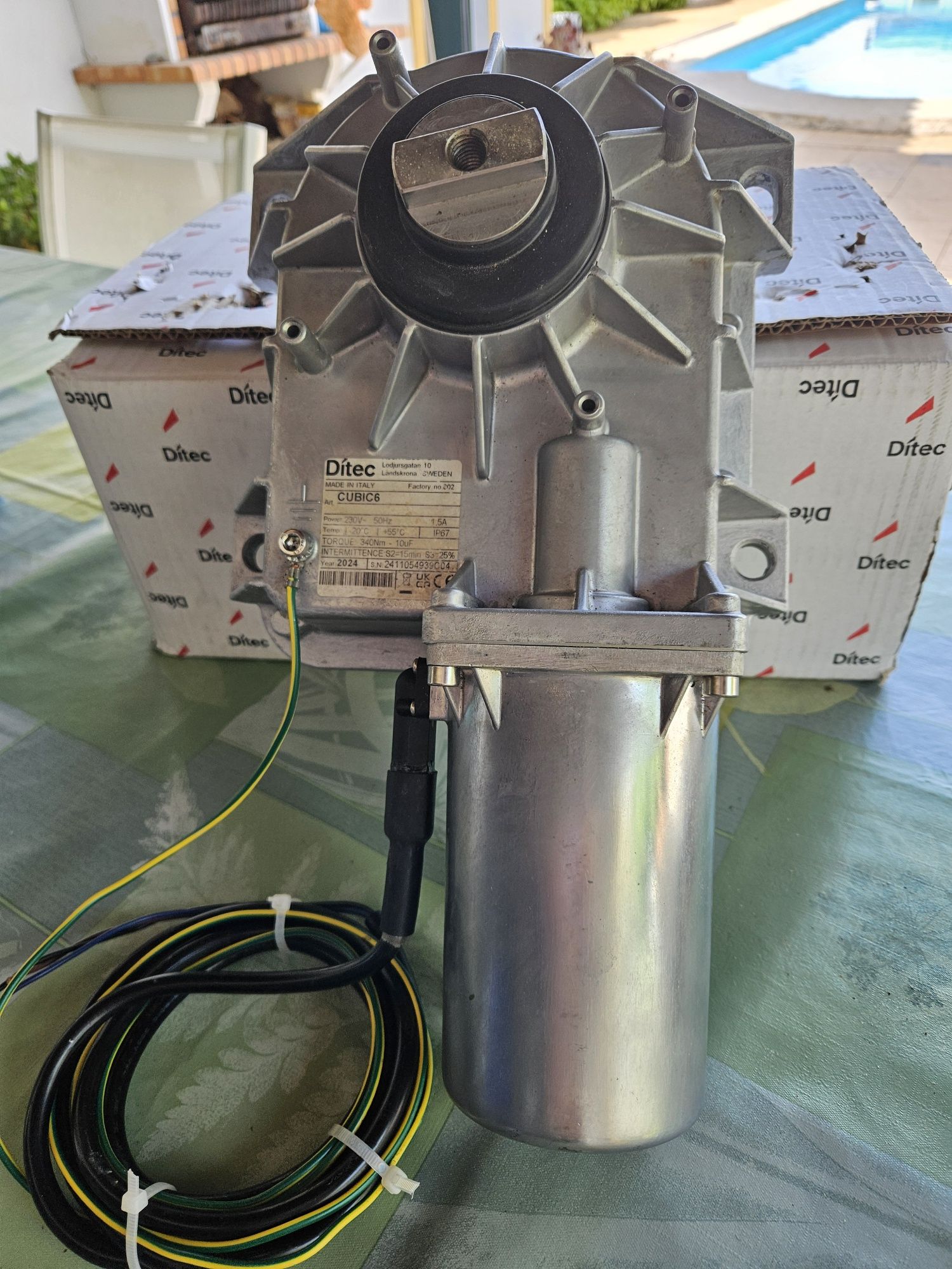 Motor para portão de batentes Ditec Cubic 6 230Volts