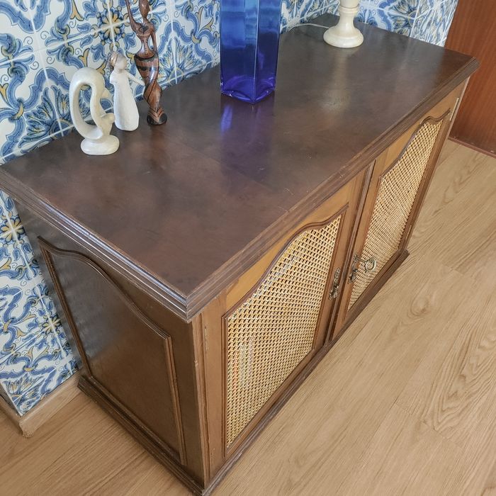 Móvel de apoio em madeira de cerejeira