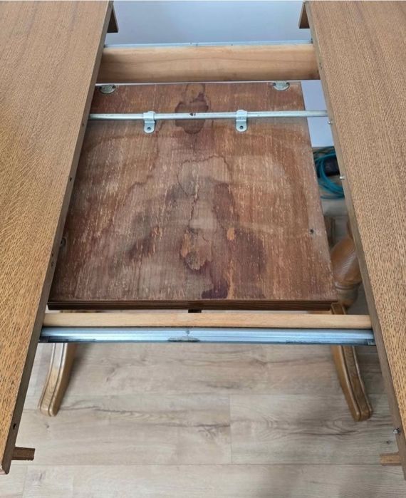 Zestaw stol i krzesla