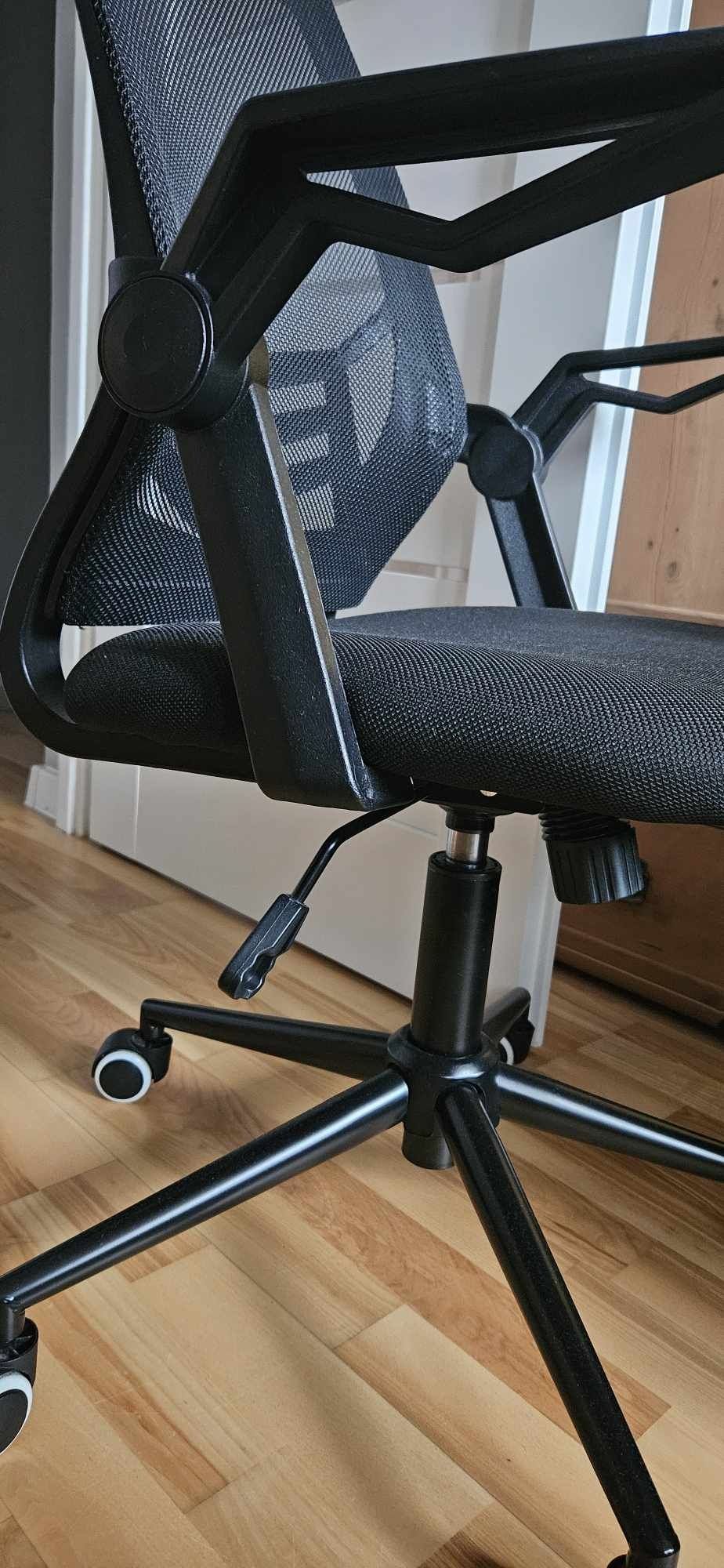 Krzesło biurowe ASPERUP czarny siatka