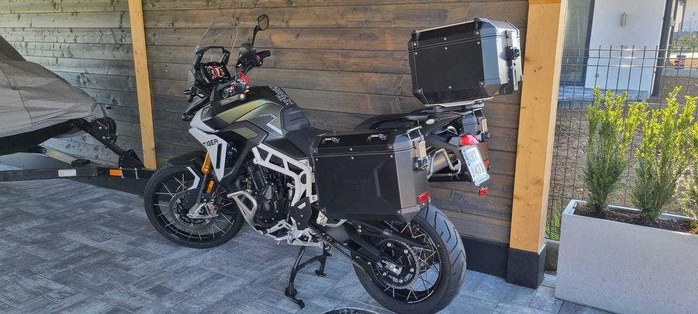 Triumph Tiger 900 Rally Pro 2024 + Zestaw kufrów 3 szt | Stan salonowy