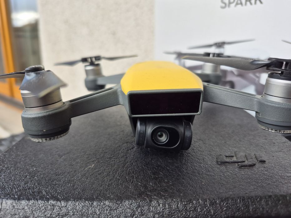 Dron DJI Spark + kontroler + karta pamięci 32 GB