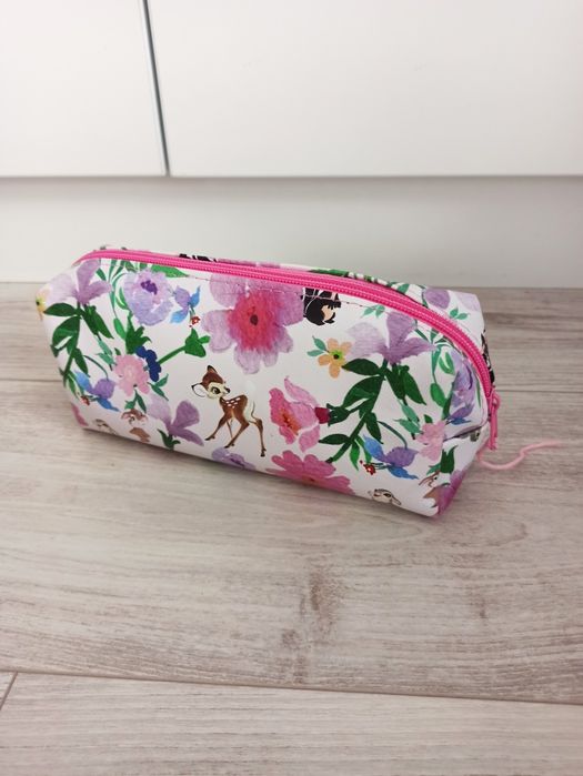 Piórnik szkolny w kwiatki