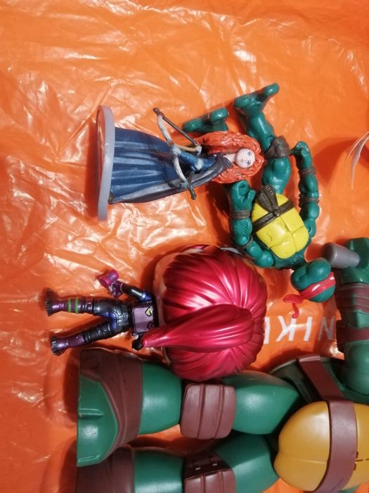 Интерактивная игрушка Hatchimals. Фигурка Funko POP! Герои в масках.