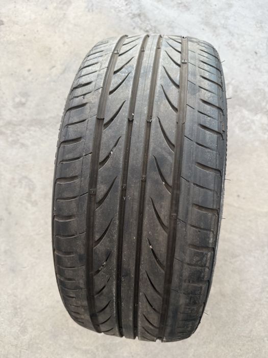 Pneu 225/40/r19.