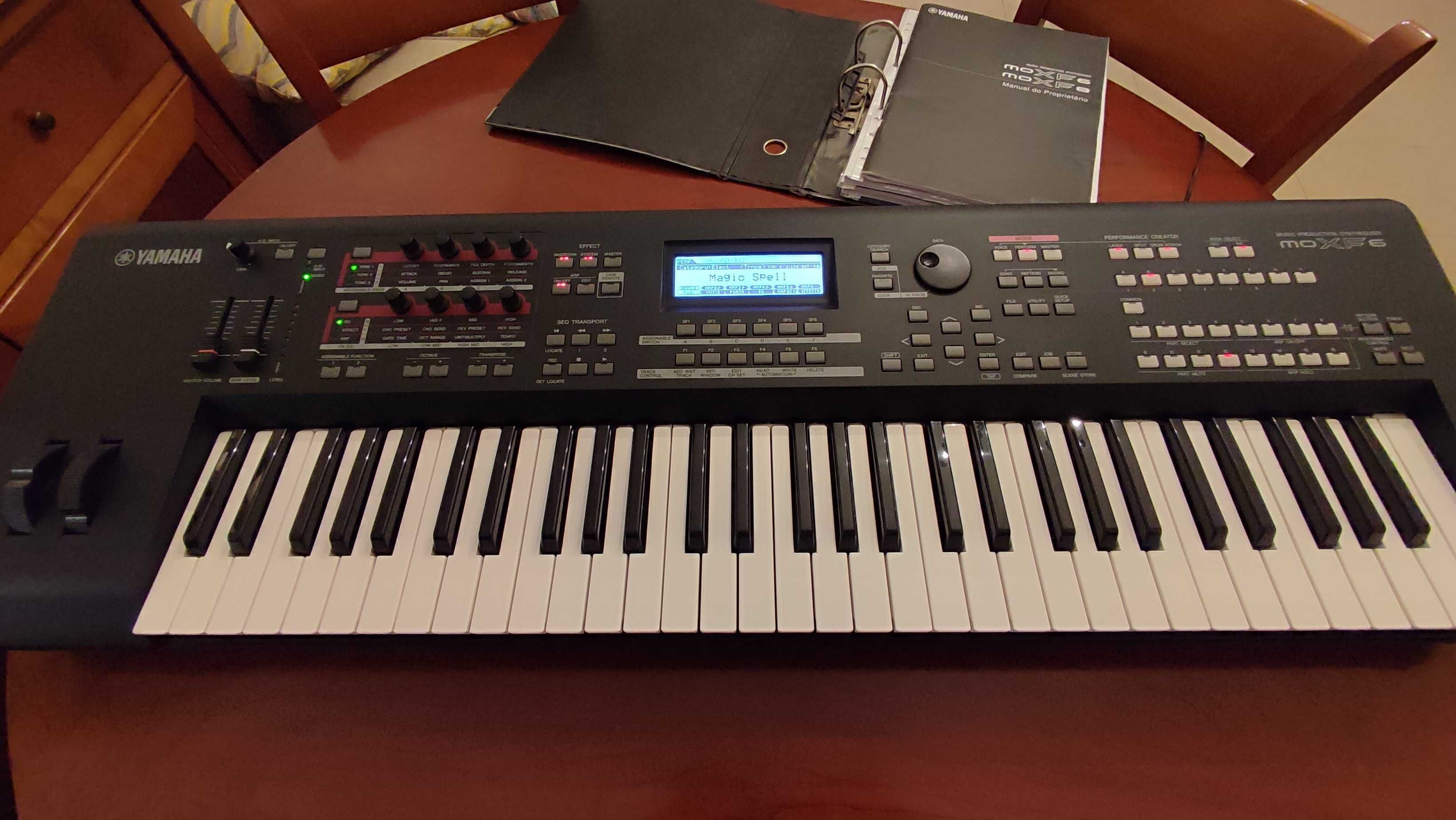 Yamaha MOXF6 - Sintetizador Workstation