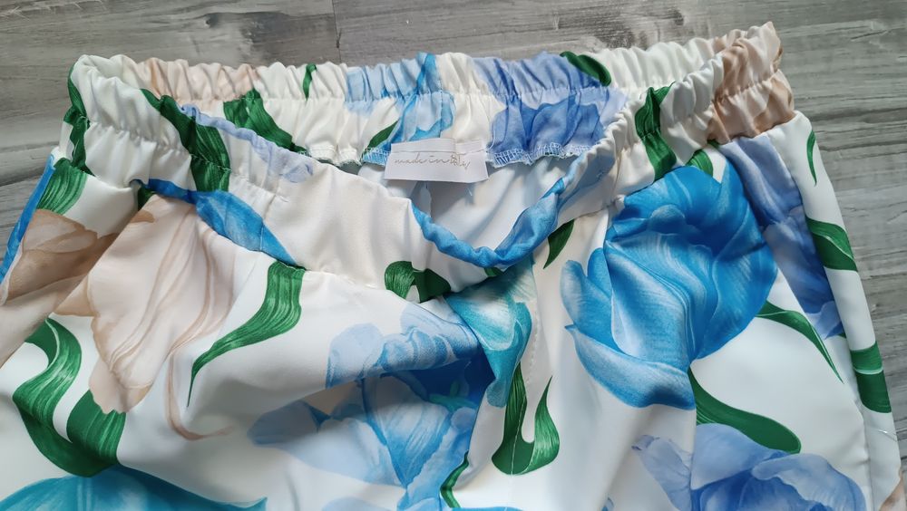 Nowy garnitur w niebieskie kwiaty M