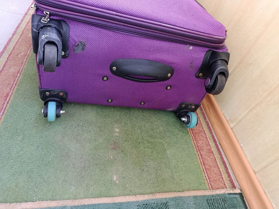 Продам велику валізу для подорожей