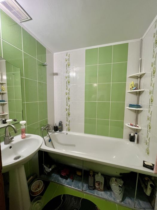 Продається 2 кімнатна квартира на вул. Героїв Крут