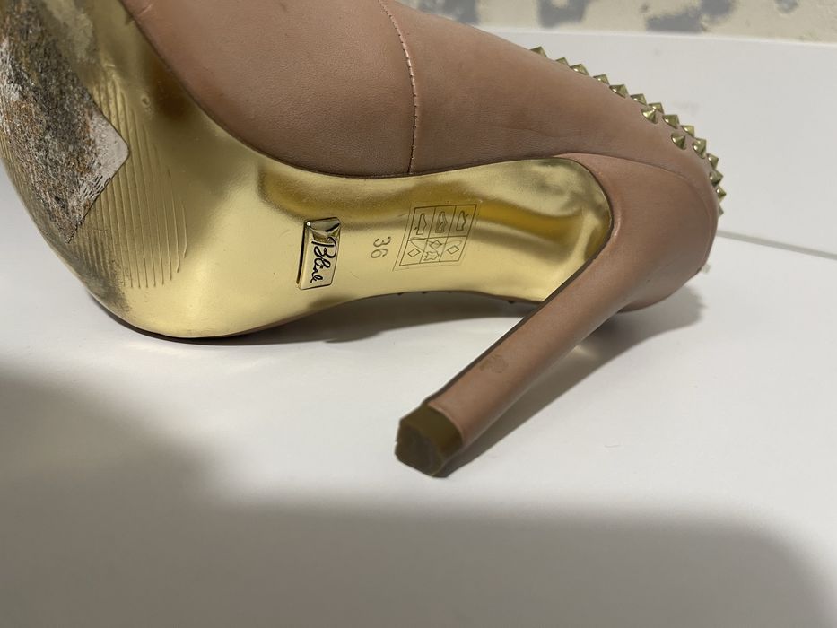 Елегантні жіночі туфлі