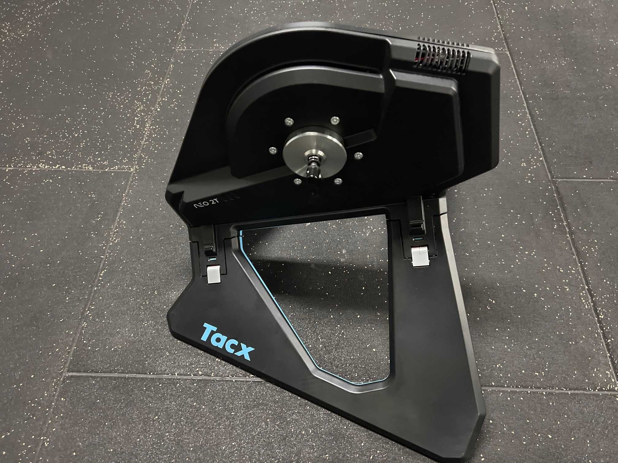 Rolo de treino TACX Neo 2T Smart T2875 (usado)