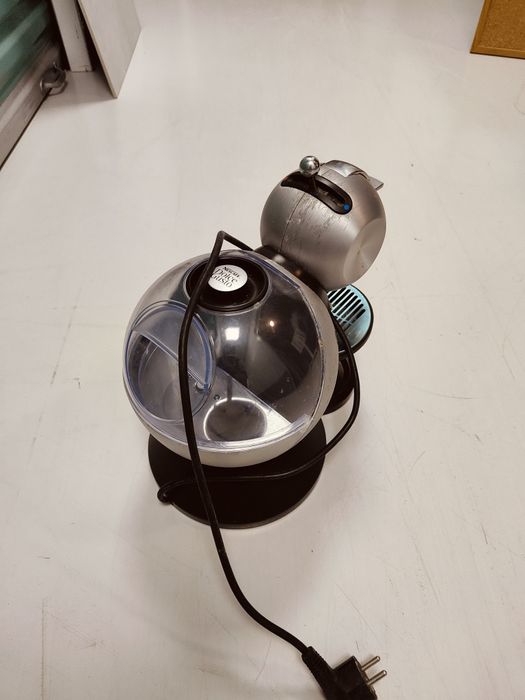 Maquina café Nescafé Dolce Gusto cinzenta metalicada