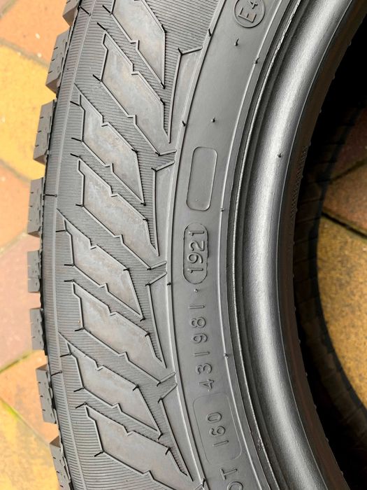 215/65 R16C Nokian Snowproof C. Шини зимові 4 шт.