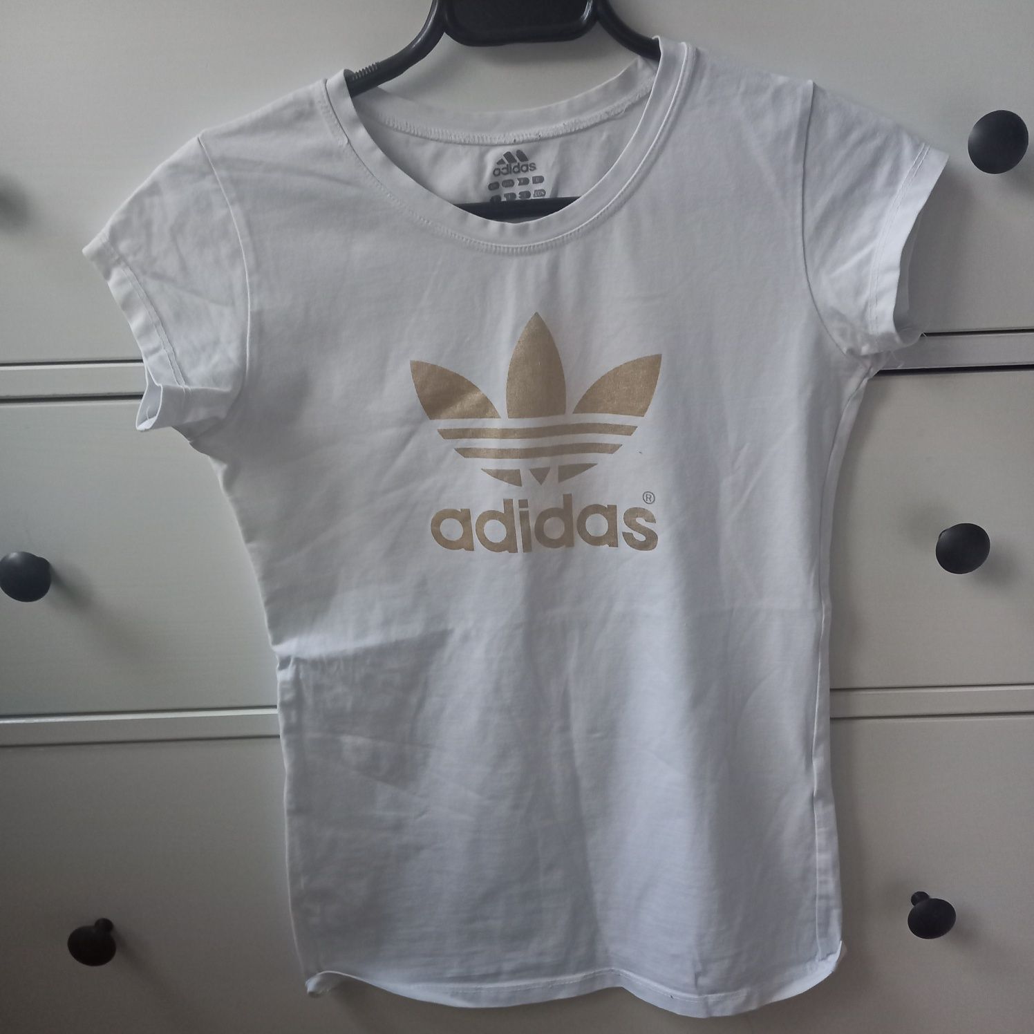 Koszulka zlogo adidas biała S