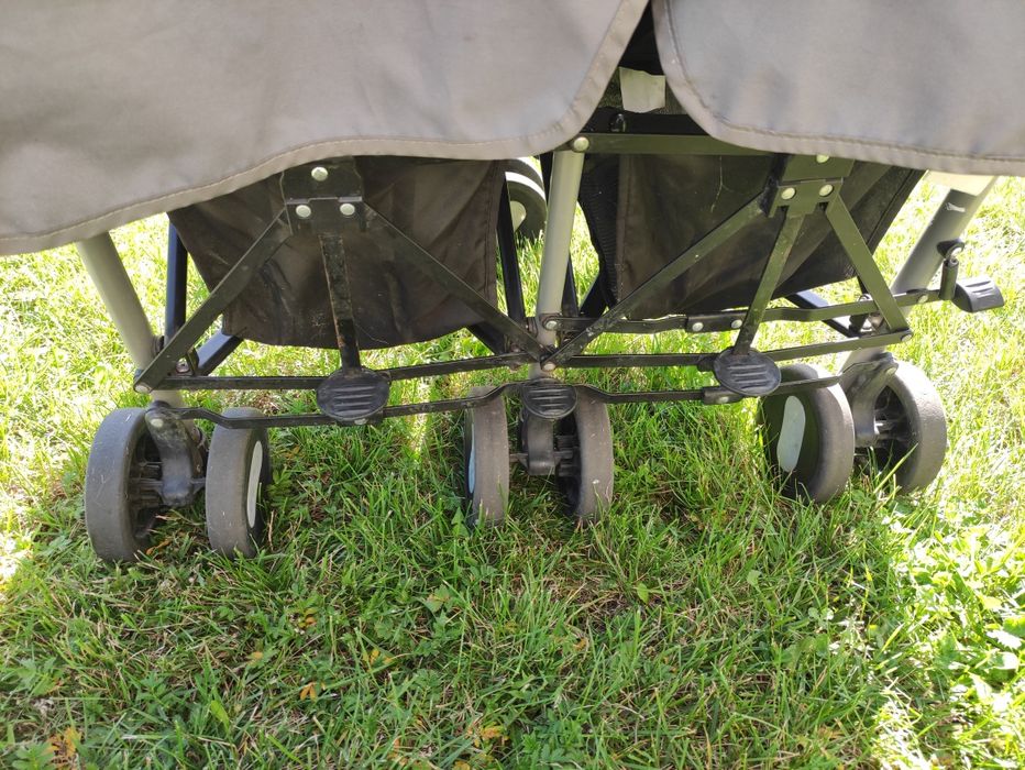 Коляска для двійні Chico