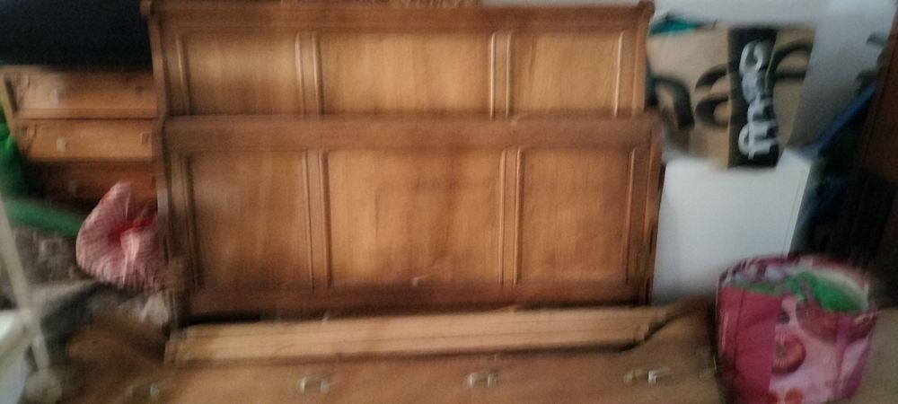 Cama de casal antiga