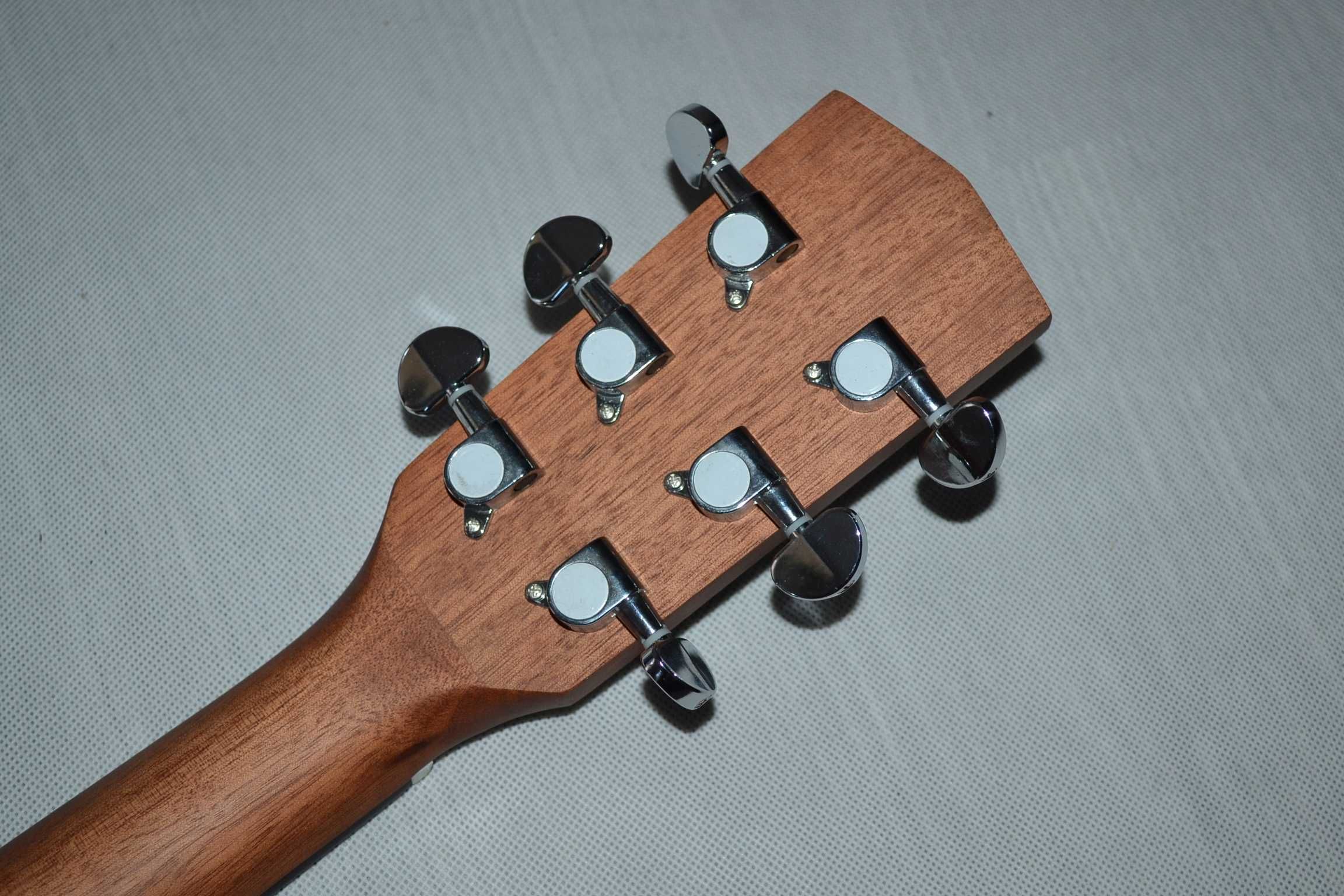 Gitara akustyczna 3/4 Harley Benton DS-10 Mini - ustawiona z pokrowcem