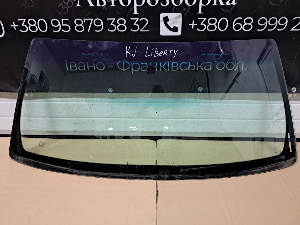Скло стекло Jeep Cherokee KJ Liberty Джип Черокі 2001-2007