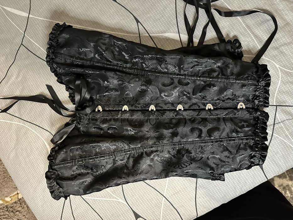 Корсет білий и чорний листайте