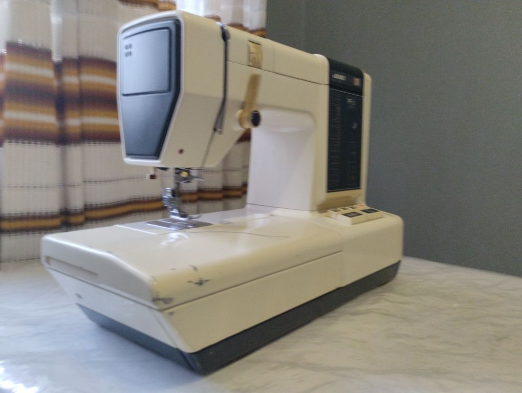 Продам швейную машинку Juki-550