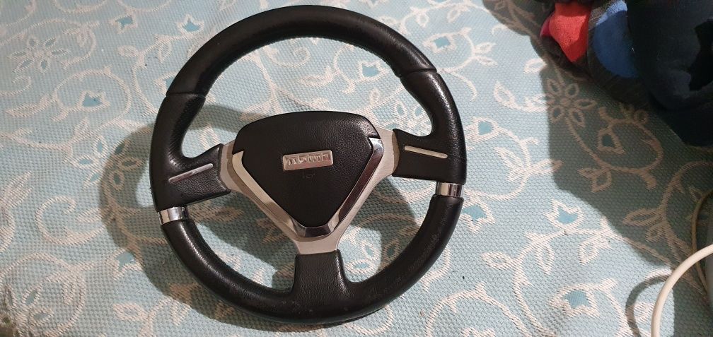 Volante momo Itália
