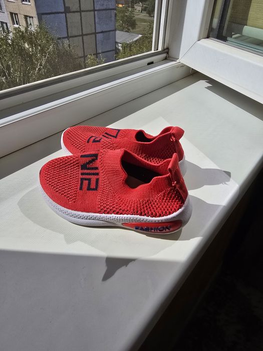 Кросівки, мокасини для дівчинки