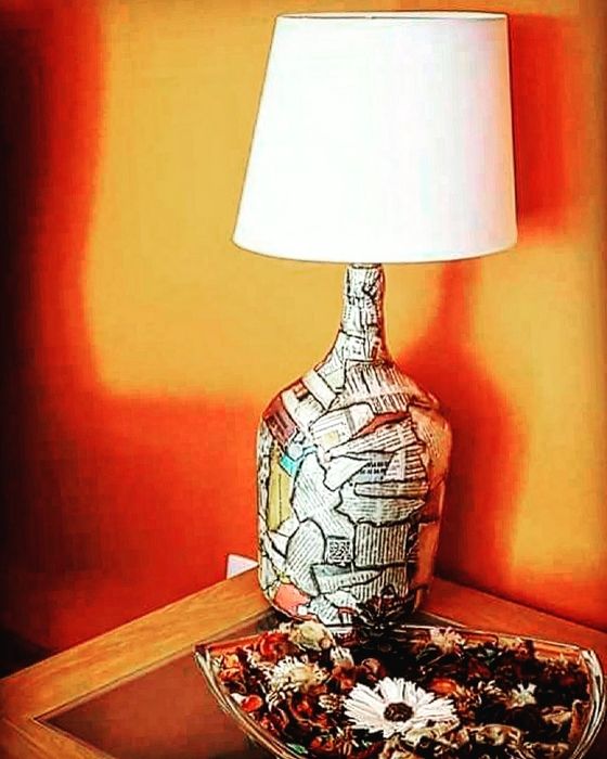 Garrafoes de vidro transformados em candeeiros