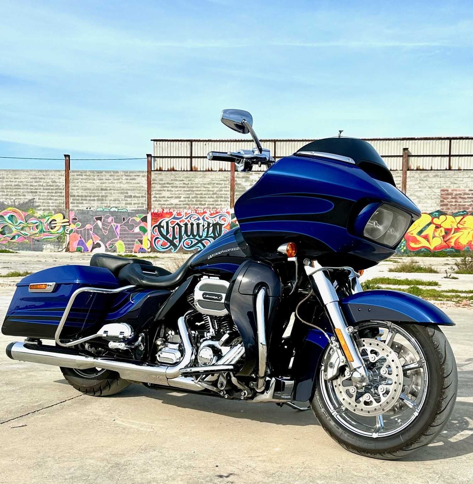 Harley Davidson- Road Glide CVO