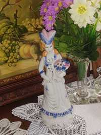 Figurka damy porcelana bez sygnatury wys.26cm. (P.3029)