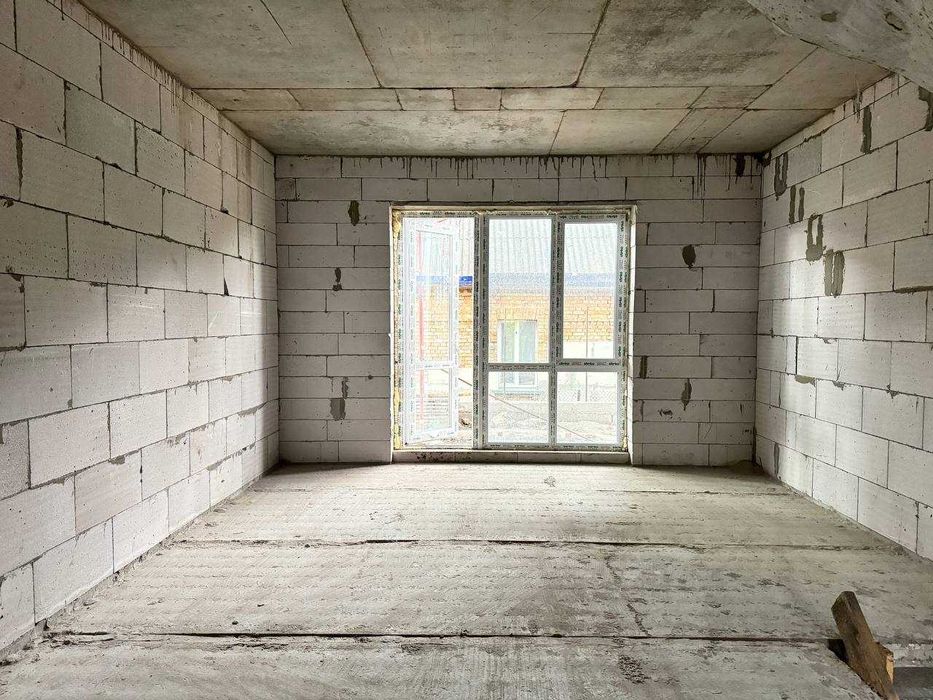 Продаж таунхаусу з підвалом у м.Вишневе, без ремонту