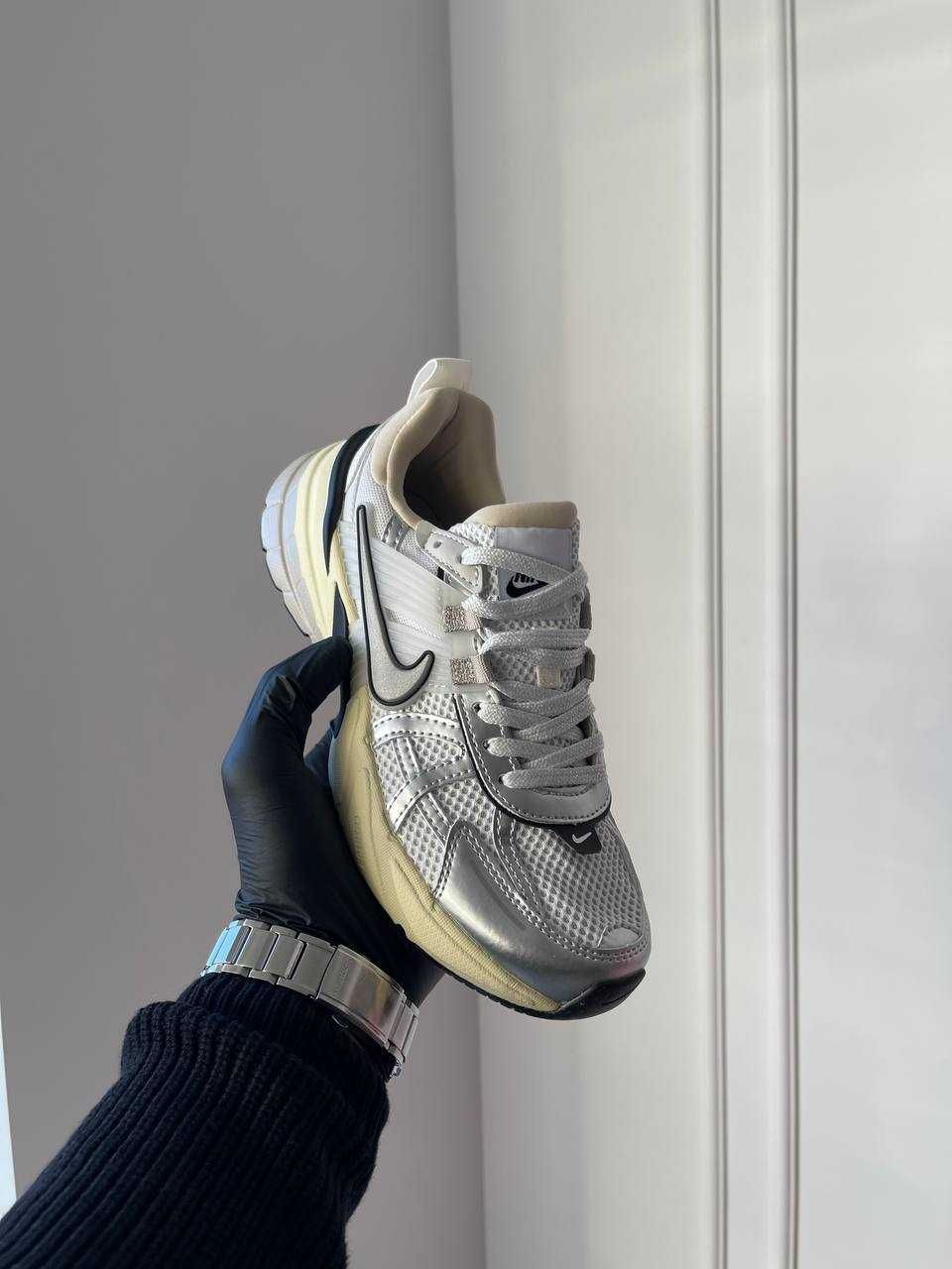 Жіночі кросівки Nike V2K Run Summit White Metallic Silver(літо/весна)