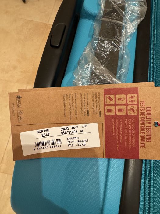 American tourister середня нова валізі, оригінал. М
