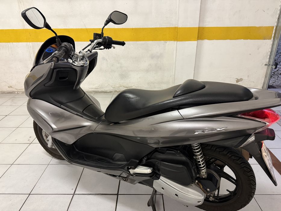 PCX 125 usada em ótimo estado para acelerar