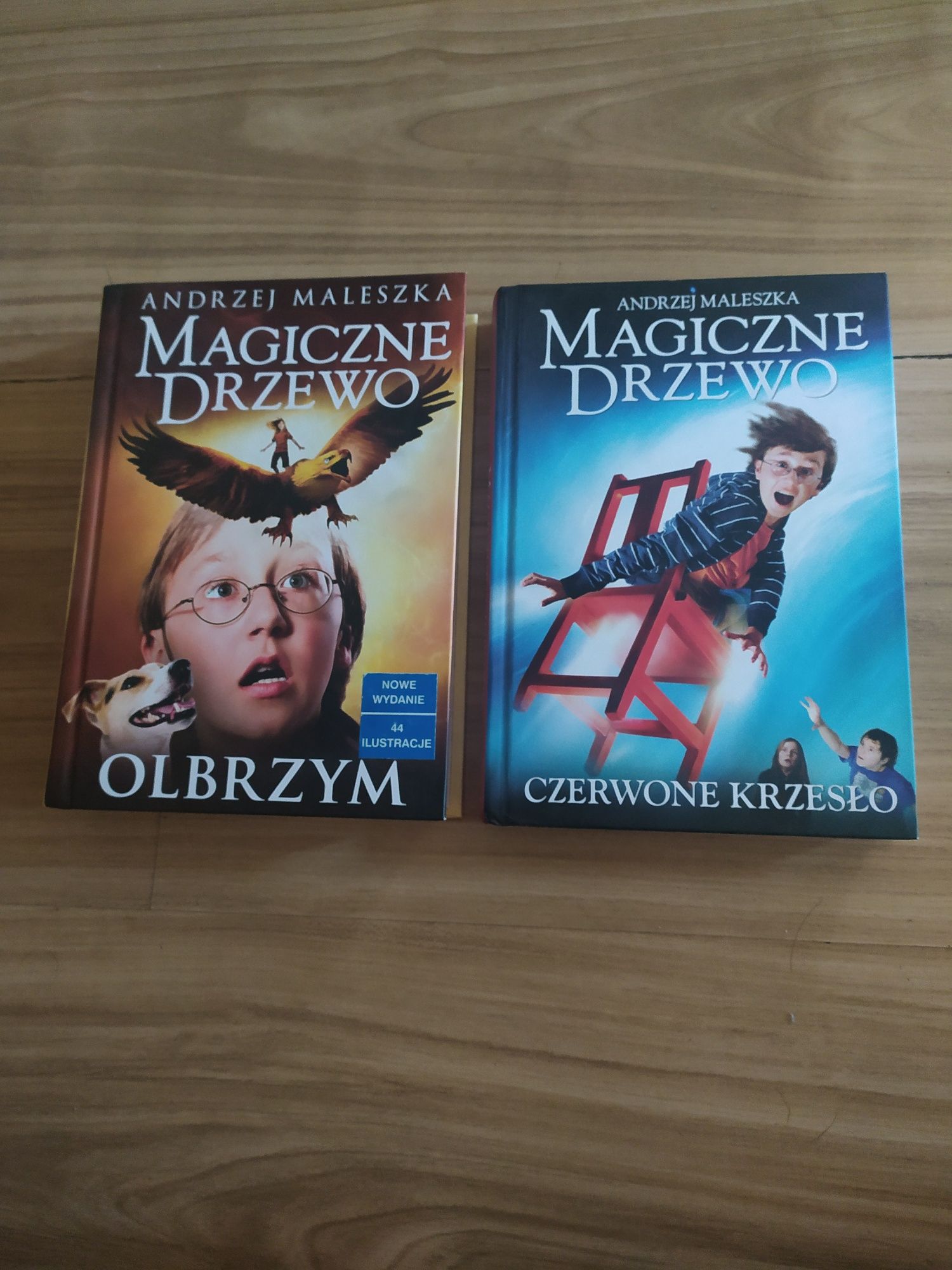 Magiczne drzewo czerwone krzeslo olbrzym