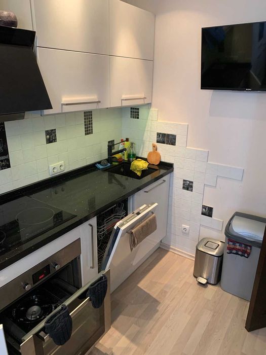 Двухкомнатная Ахматовой срочно продам