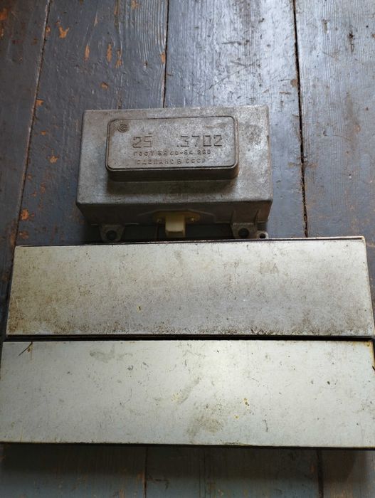 Регулятор напряжения комбайна ДОН-1500