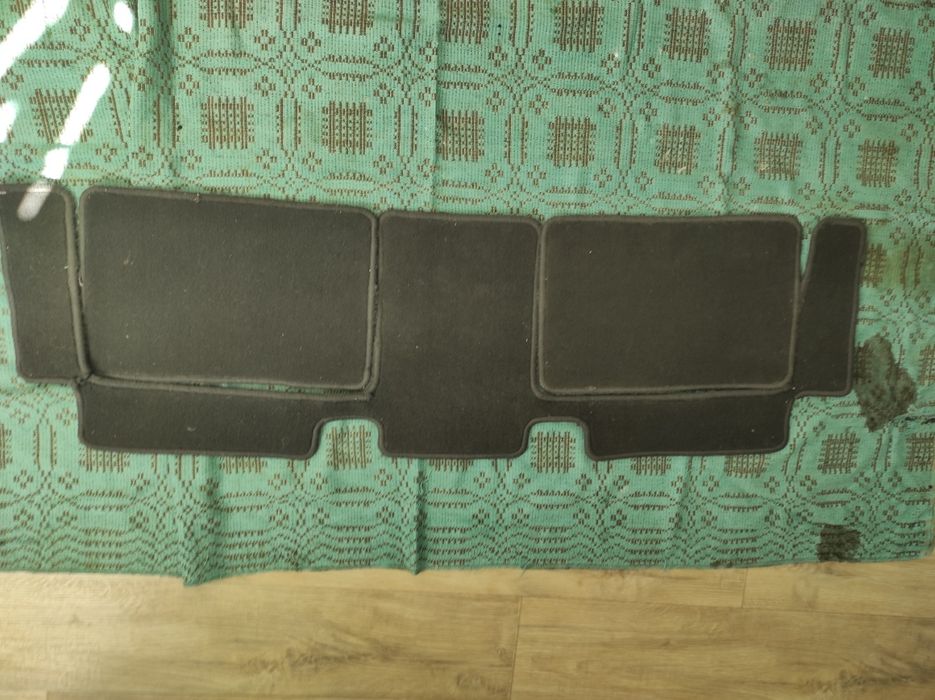 Обшивка крышки багажника Рено Сценик 2