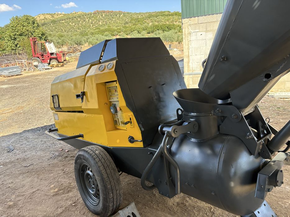 Maquina de bombar betonilha turbosol