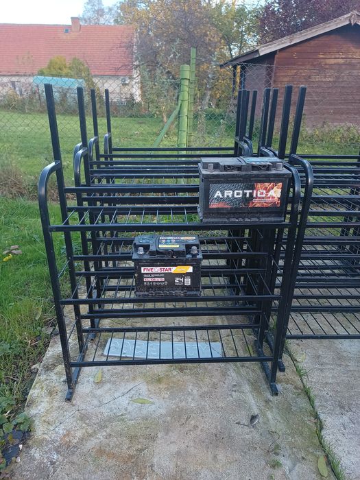 Regał Stojak ekspozytor na akumulatory. Mocny stalowy udźwig  200 kg