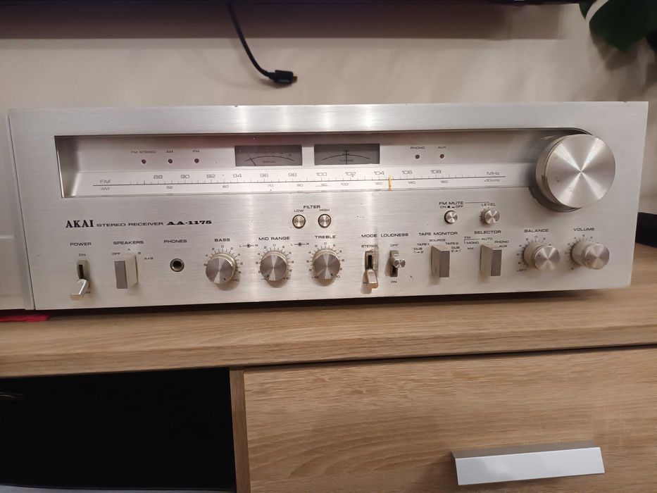 Amplituner Akai AA-1175