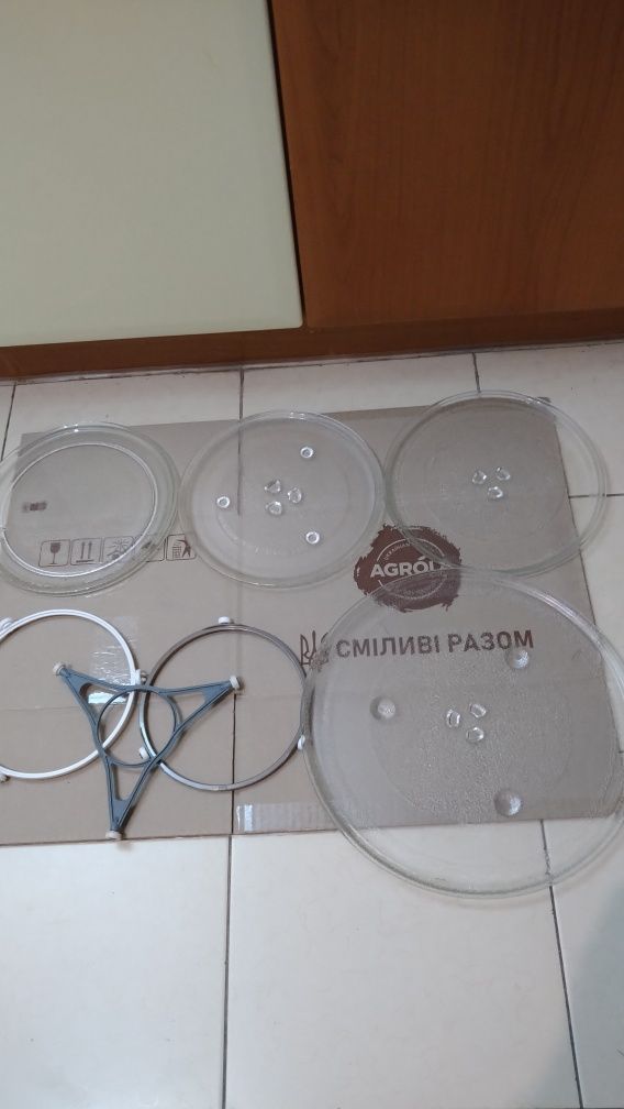 Ролики, тарелка для микроволновки.