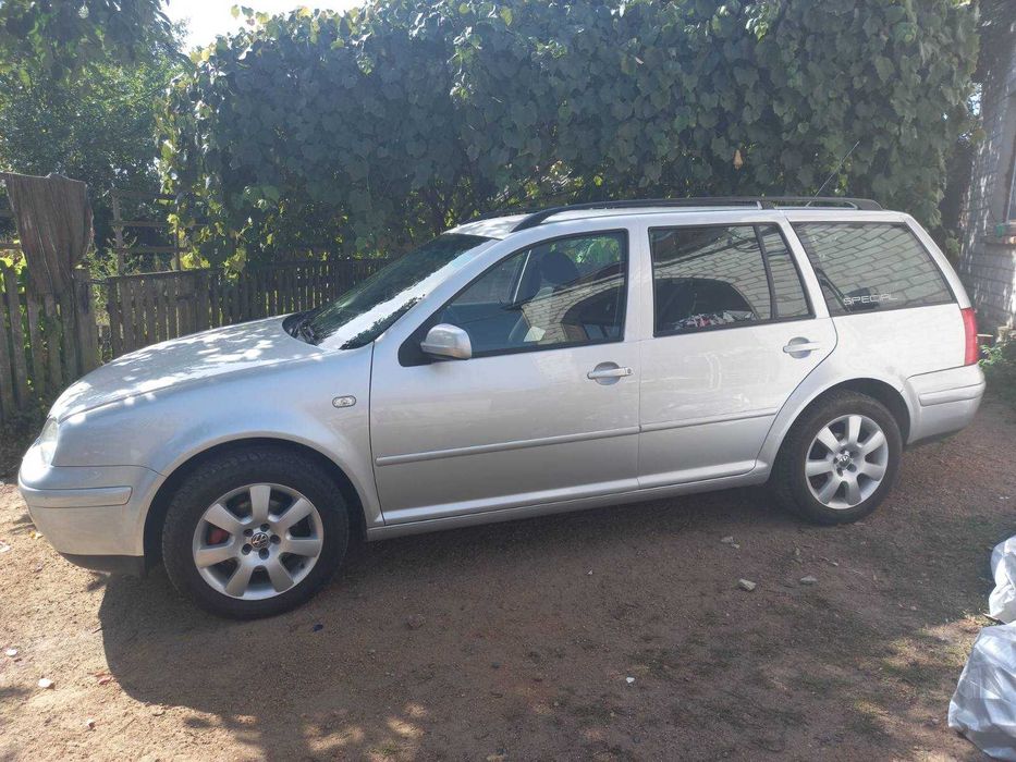 Продам автомобільVolkswagen Golf 2004 універсал