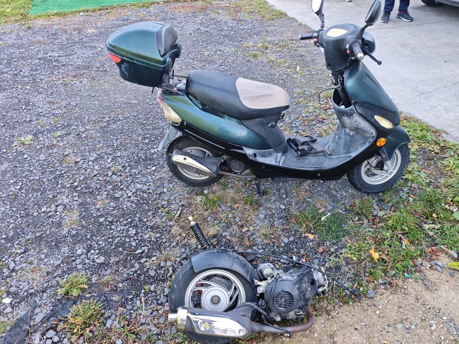 Dwa skutery 50 z przeznaczeniem na części