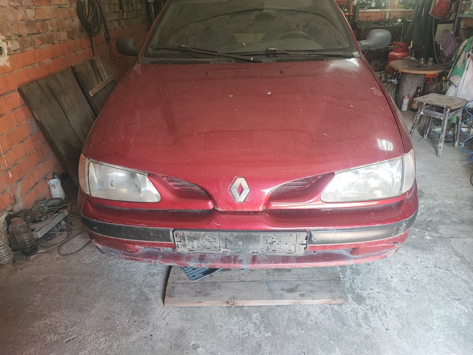 Разбираю Рено Меган 1