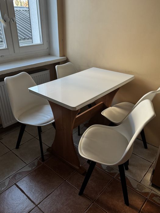 Stół do jadalni z krzesłami