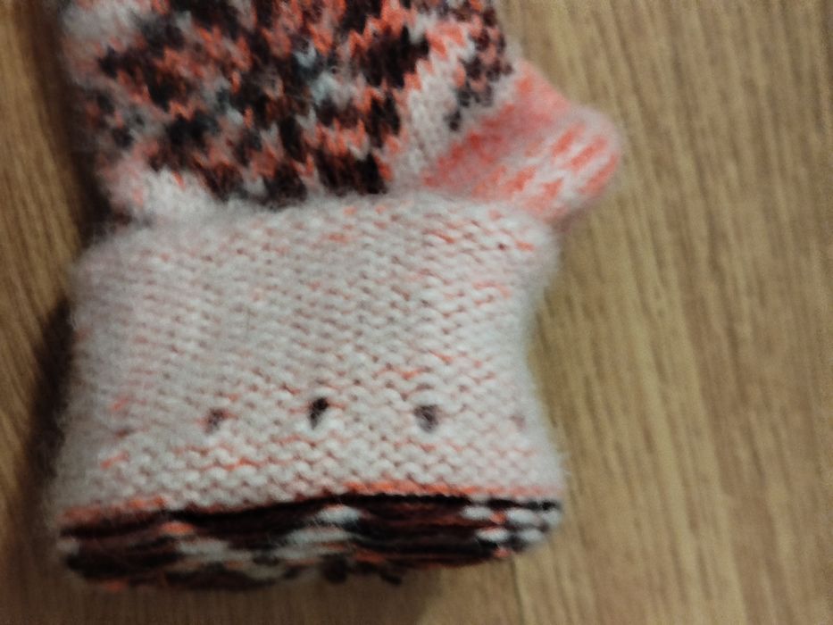 Nowe biało różowe skarpetki dziecięce wełniane robione na drutach