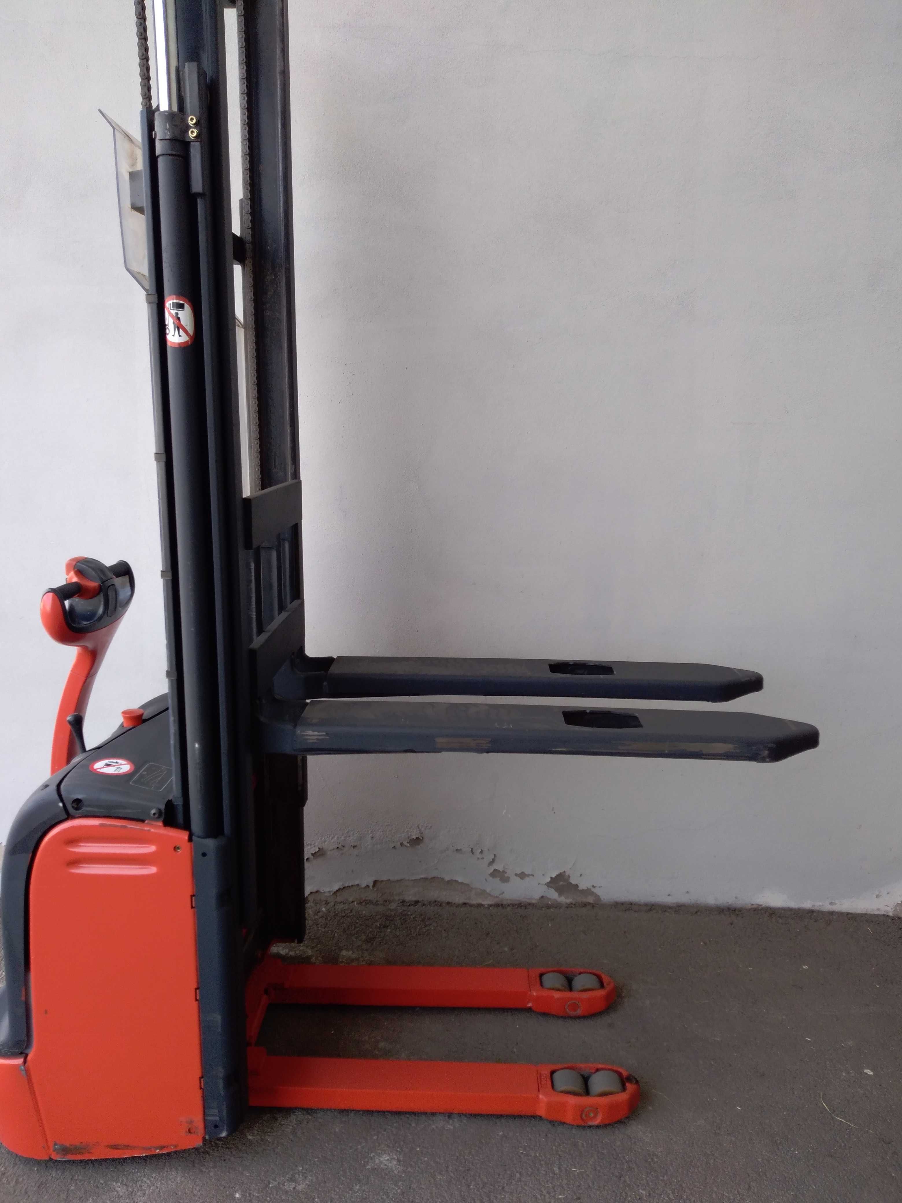 Stacker elétrico com bateria nova