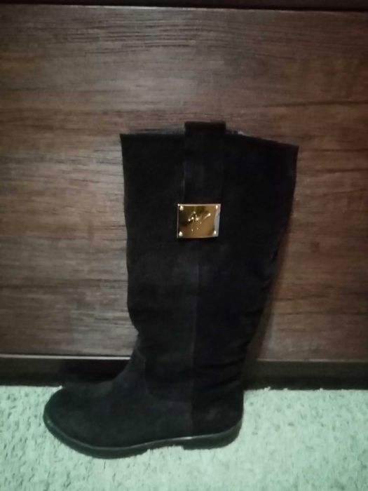 Сапоги зимові з натуральної замші нові